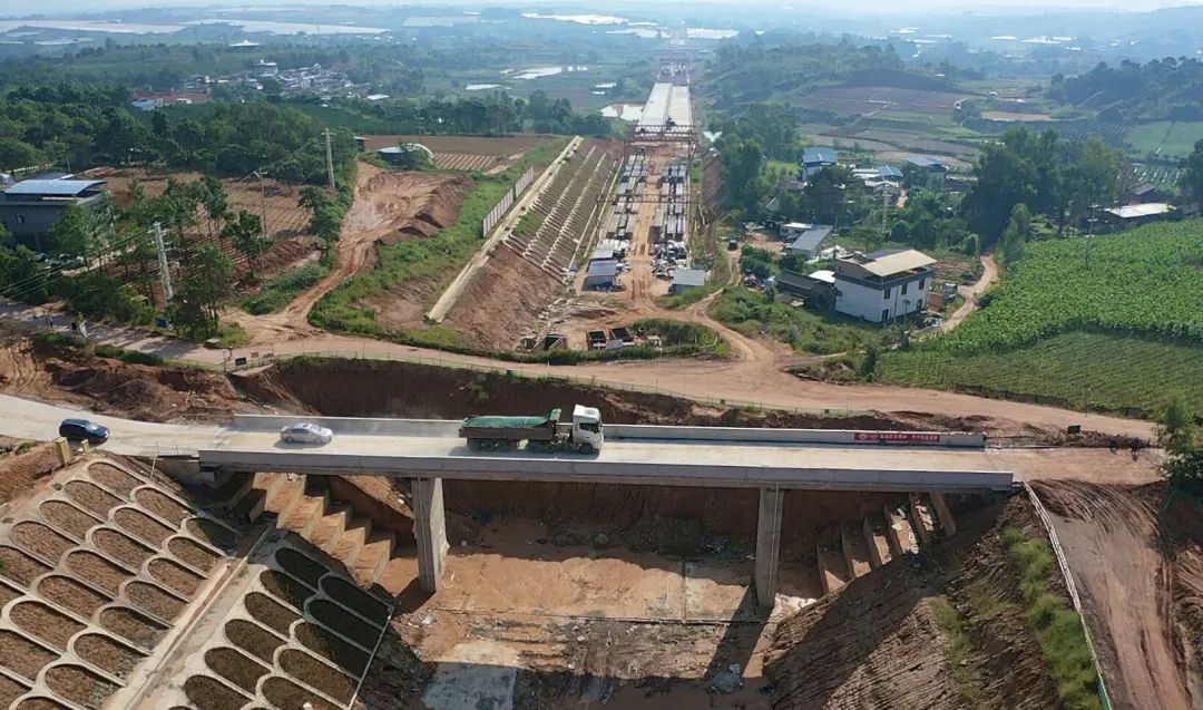 2022-09-08-永大项目莲勐线车行天桥完成全部施工任务，顺利建成通车.jpg
